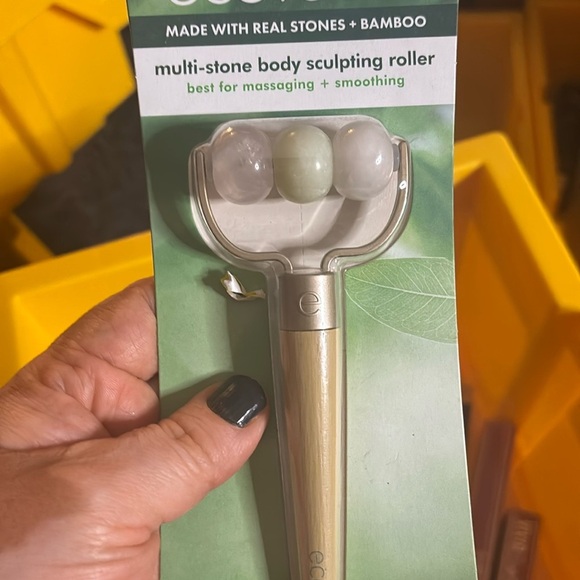 EcoTools Green and‎ White Stone Sculpting Roller - Picture 2 of 4